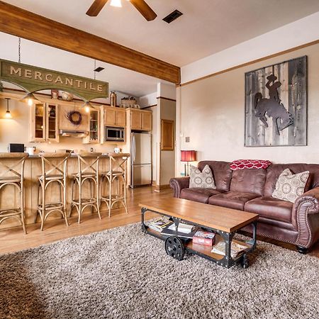 Vintage Downtown Laramie Apartment With Deck! Buitenkant foto